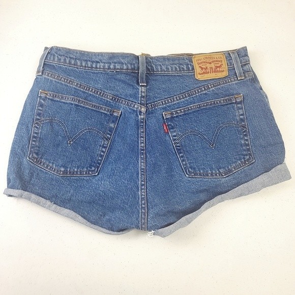 Levi's Women's 501 Cut Off Button Fly Denim Blue Jean Shorts Sz 32 - Picture 2 of 4